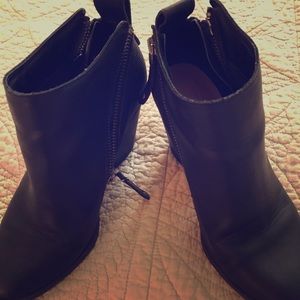 DV Black heeled booties. Size 6.